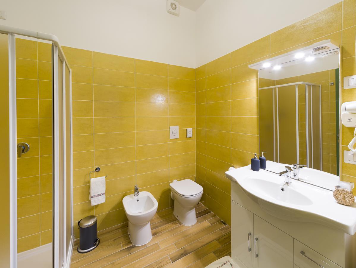 La Nostra Casa In Centro Hotel Lecco Buitenkant foto