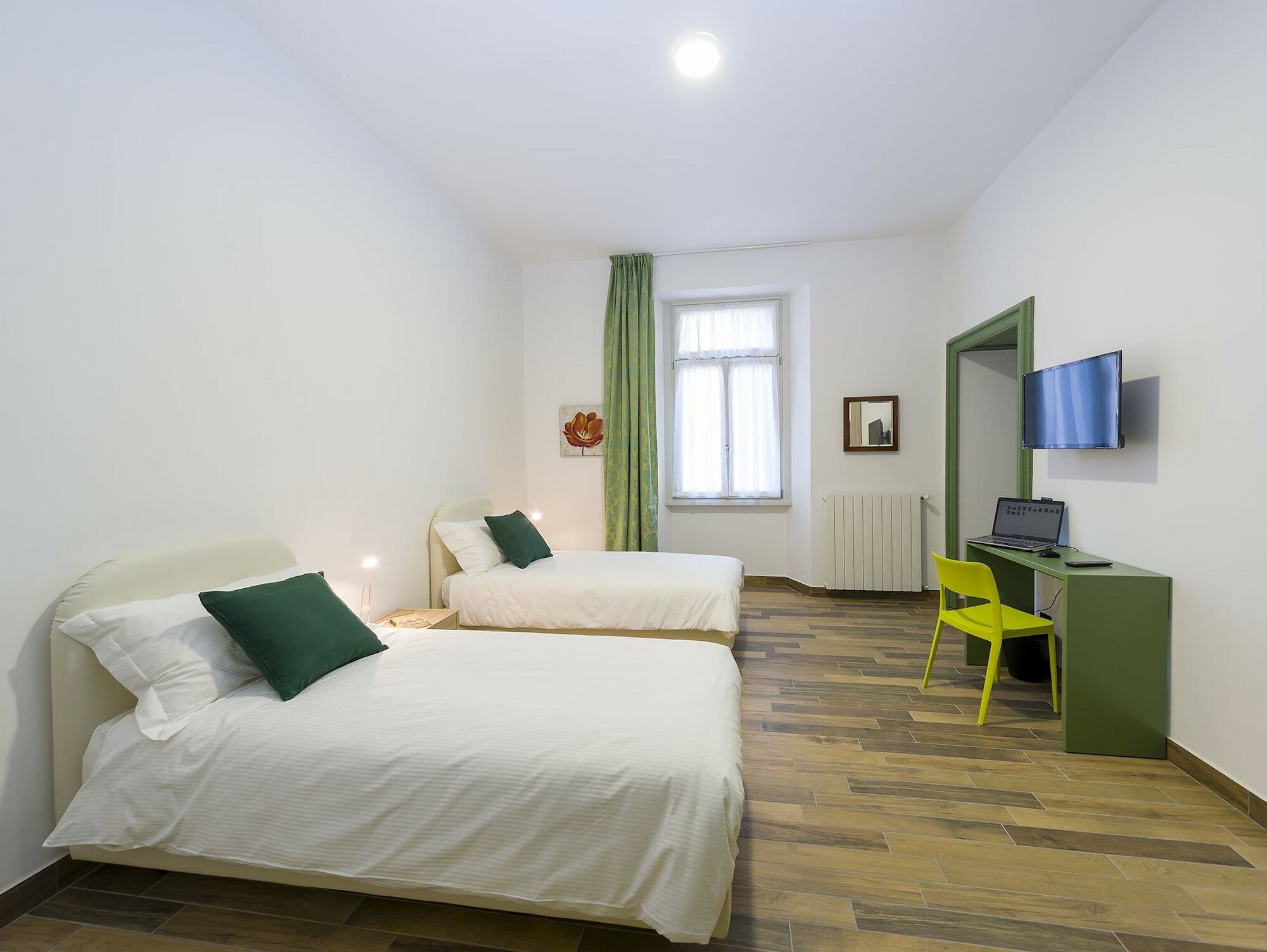 La Nostra Casa In Centro Hotel Lecco Buitenkant foto